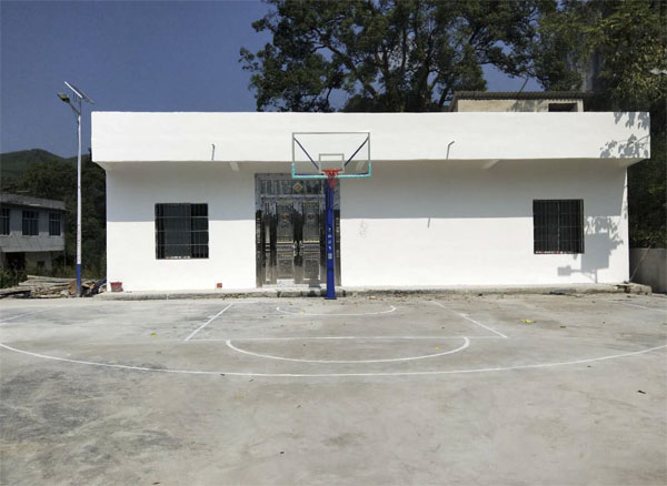 柳州土博鎮龍能村籃球架安裝