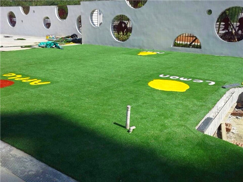 幼兒園草坪場地鋪設對地基有何要求